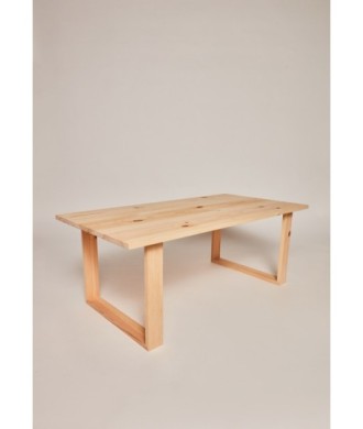 Mesa de centro con patas de madera